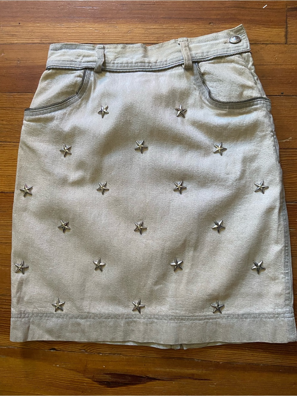 Philosophy di Alberta Ferretti Cream Mini Skirt with Silver Star Studs